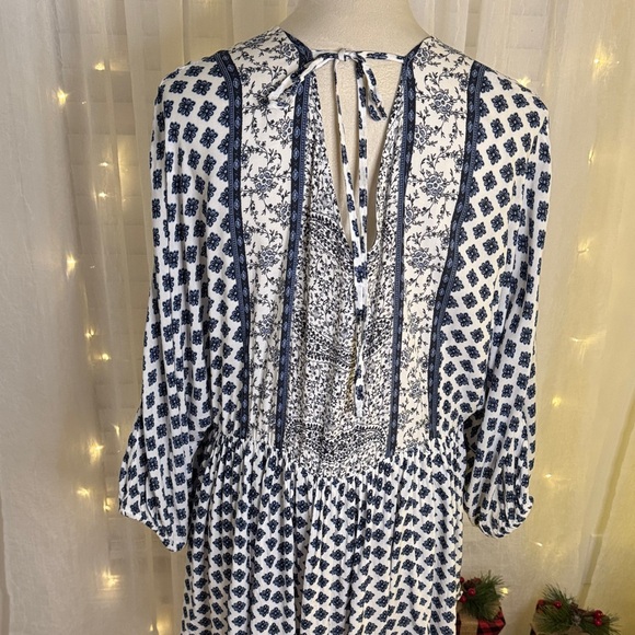 Cato Blue and White Patterned Long Sleeve Blouse - Picture 5 of 8